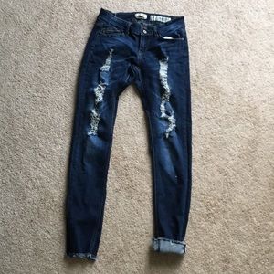 Cropped/ripped jeans